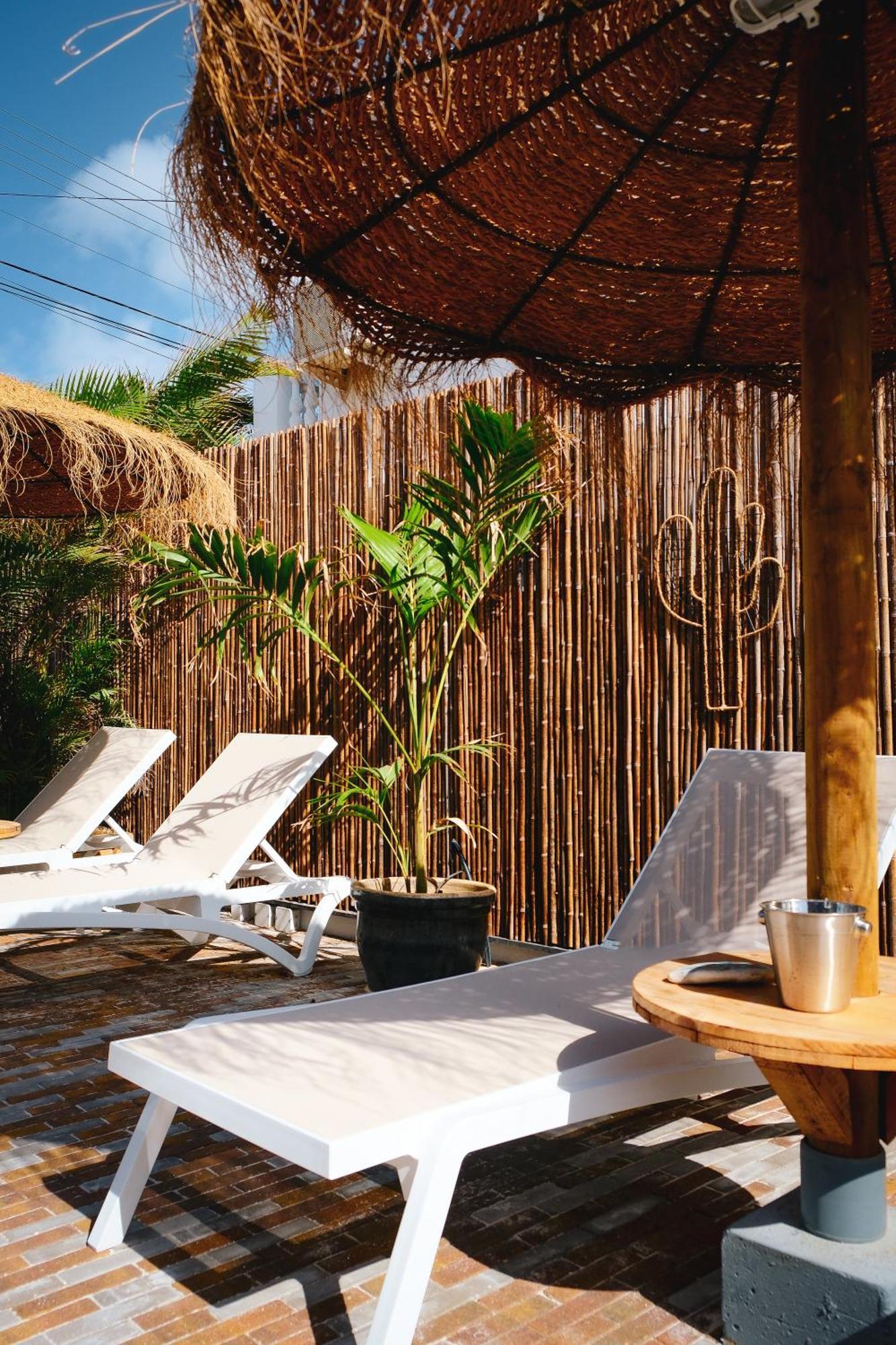 Tiki Blou - Mini Resort Centraal Gelegen Tussen Mambo Beach & Jan Thiel 빌렘스타트 외부 사진